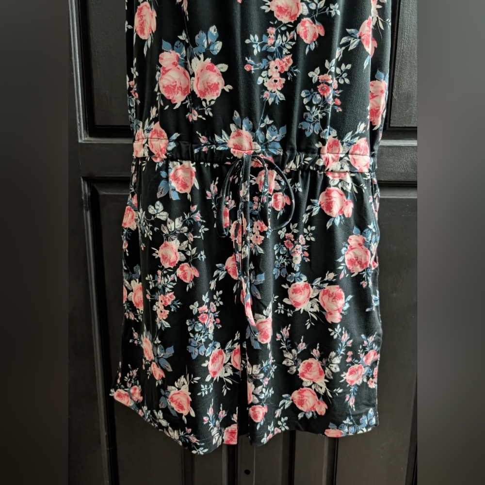 🆕 Women's Buttery Soft Black Floral Summer Romper With Pockets - Picture 4 of 10